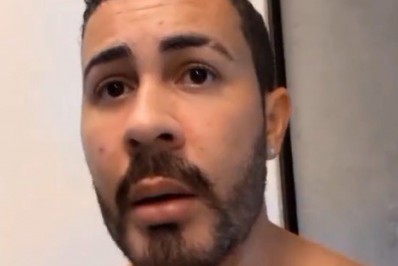 Carlinhos Maia surge completamente pelado em sua rede social