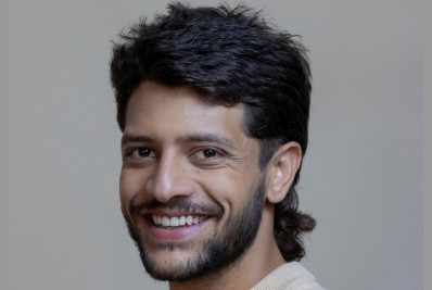 No ar em 'Verdades Secretas 2', Kelner Macêdo, o DJ Mark, fala do personagem na trama, carreira e projetos futuros