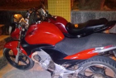 Polícia recupera moto roubada, mas veículo é furtado no pátio da Delegacia de Araruama