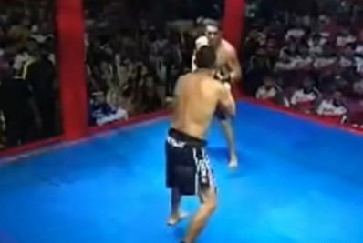 Rivais políticos, prefeito e ex-vereador de cidade se enfrentam em luta de MMA; assista!