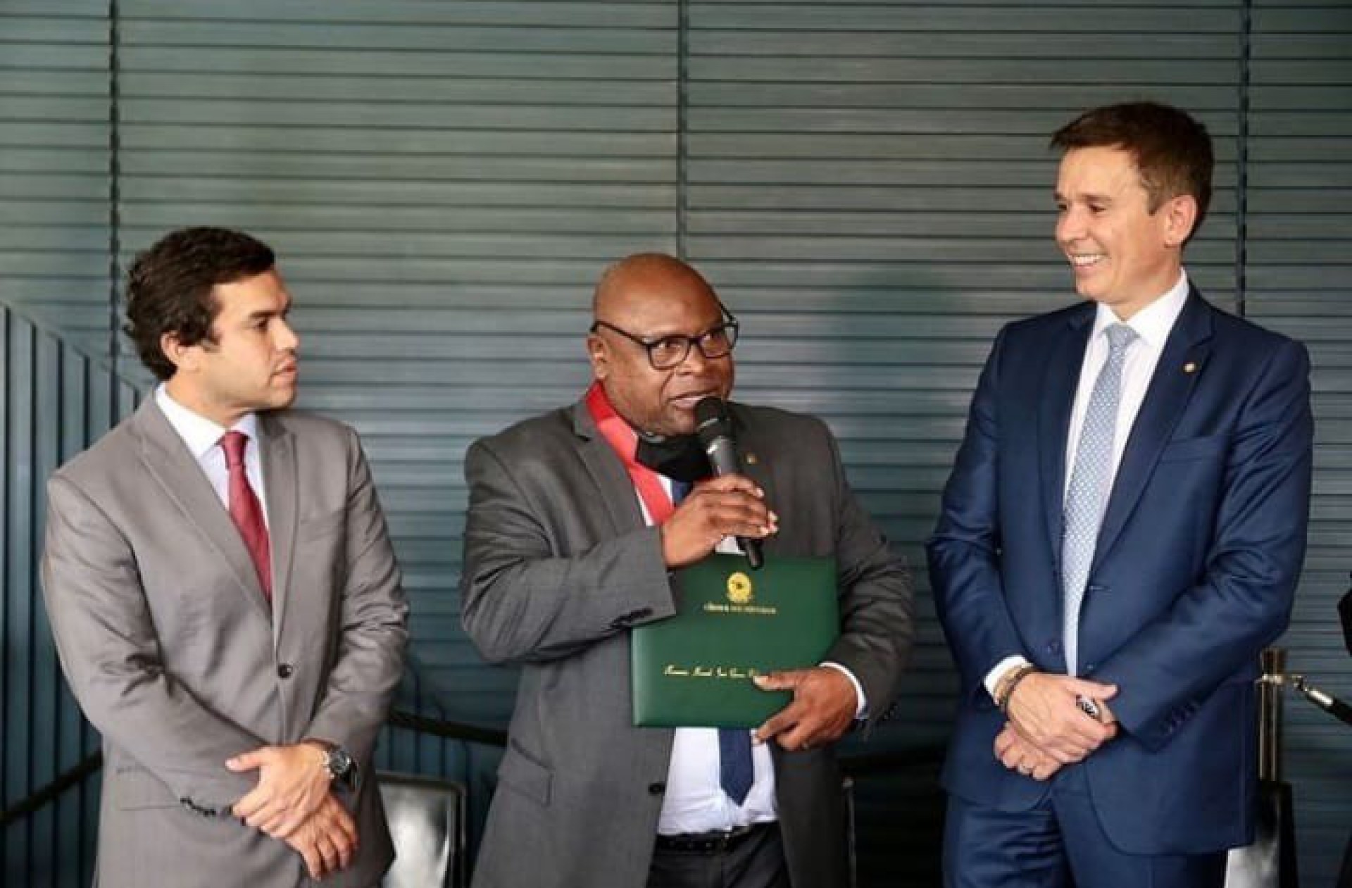 Pai de Thiaguinho recebe homenagem  - Reprodução/Instagram