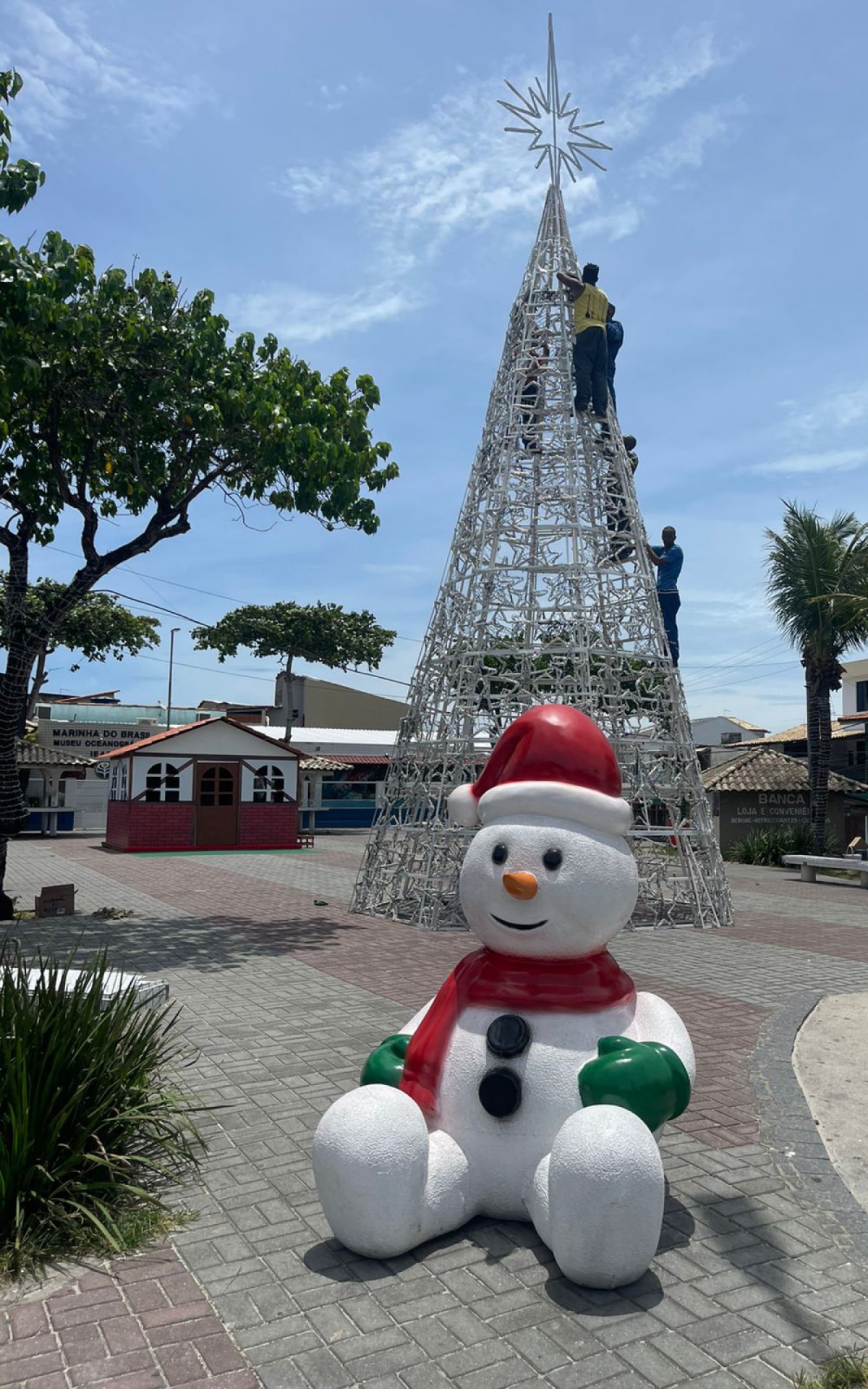 Decora&ccedil;&atilde;o natalina na Pra&ccedil;a do Cova 