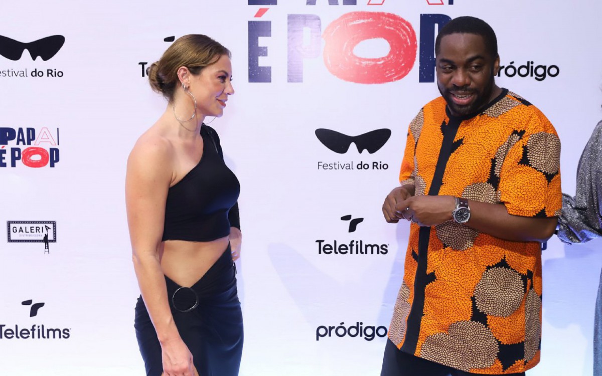 Paolla Oliveira e L&aacute;zaro Ramos na pr&eacute;-estreia do longa 'Papai &Eacute; Pop'
