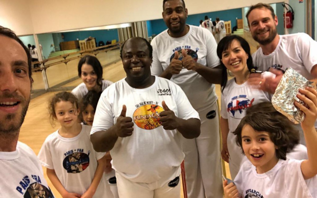 O capoeirista Zulu em aulas na Fran&ccedil;a, onde vive atualmente