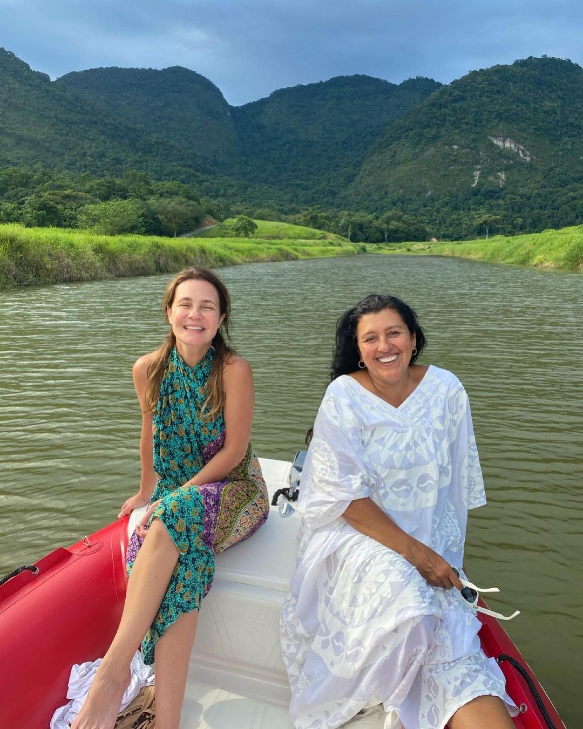 Regina Casé abre o álbum de fotos com Adriana Esteves no aniversário da atrizz - Reprodução/Instagram