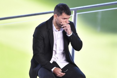 Sergio Agüero se emociona e anuncia aposentadoria aos 33 anos
