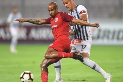 Jogador do Internacional admite conversas para defender o Fluminense em 2022