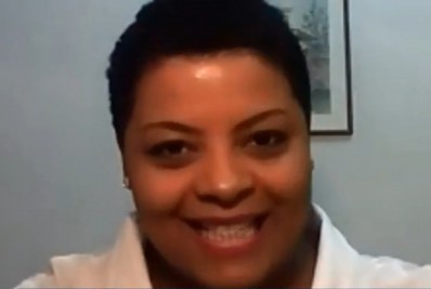 Boa ação! Mulher devolve dinheiro de transferência bancária errada para dona