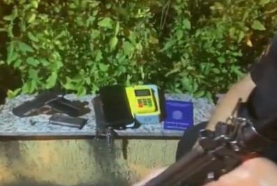 Suspeito fica ferido em troca de tiros após assalto a ônibus na Pavuna