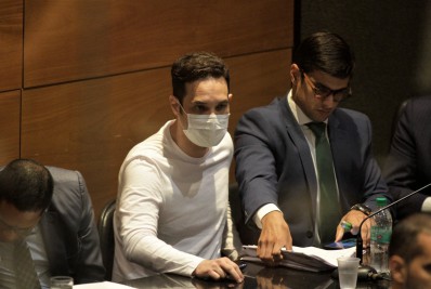 Após soltura de Monique Medeiros, advogados de Jairinho pedem extensão de benefício para vereador