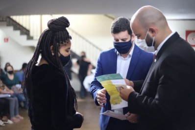 Supera RJ: Prefeitura e Estado entregam mais 770 cartões em Petrópolis