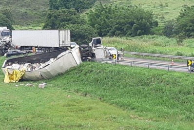 Acidente entre carretas e carro deixa 1 morto e 4 feridos em Vassouras