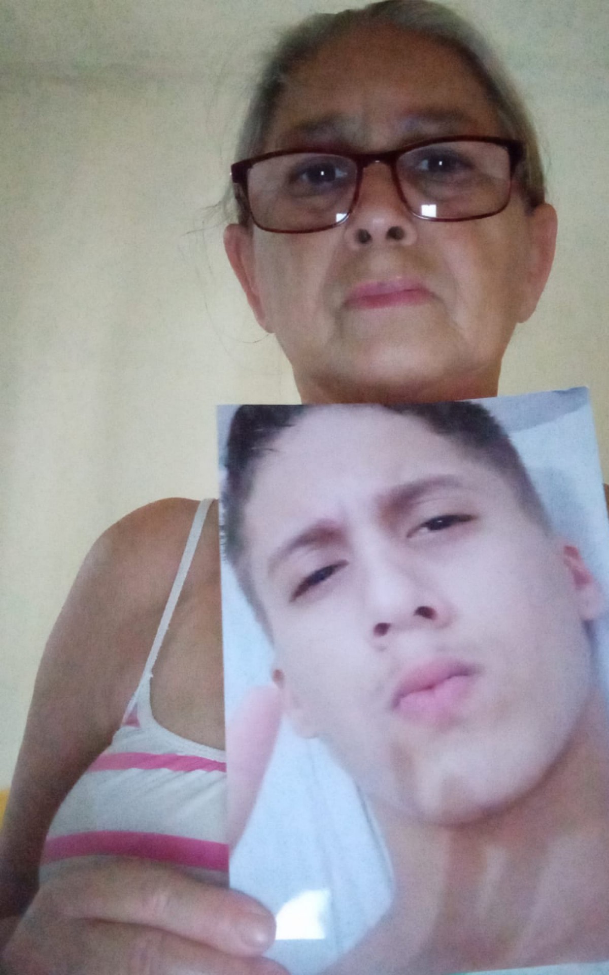 Moradora do Rocha, em S&atilde;o Gon&ccedil;alo, aposentada Isaura Cardoso de Almeida, de 62 anos, busca h&aacute; seis meses por not&iacute;cias do neto Cau&atilde;, que foi criado por ela ap&oacute;s a separa&ccedil;&atilde;o dos pais          