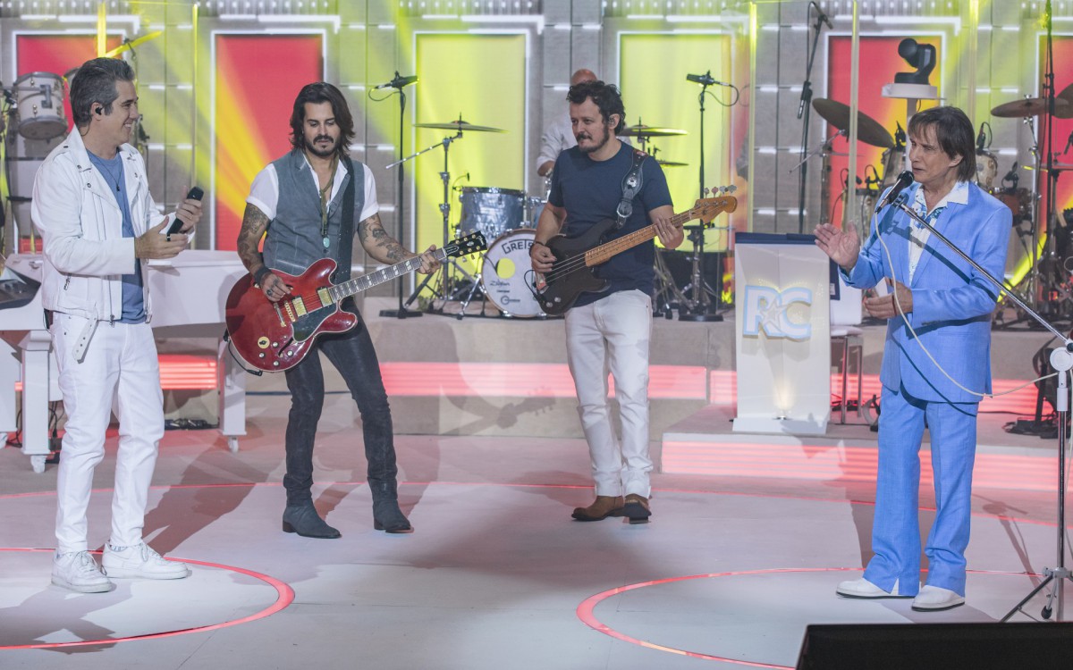 Roberto Carlos se apresenta com a banda Jota Quest em seu especial de fim de ano - Globo/Fábio Rocha