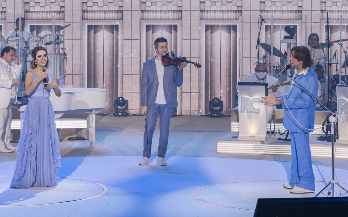 Roberto Carlos convidou o casal Sandy e Lucas Lima para seu especial de fim de ano - Globo/Fábio Rocha