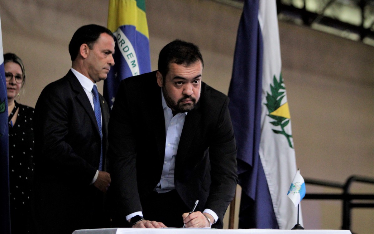 O Governador do Rio Claudio Castro entrgou nesta Quinta Feira (16) 62 viaturas para a Secretaria de Estado de Policia Civil (Sepol), na foto Governador Claudio Castro.