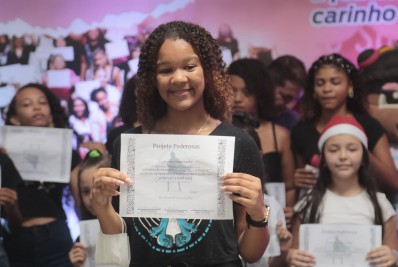 Mais de 300 alunos se formam nos cursos livres do Projeto Poderosas em Meriti