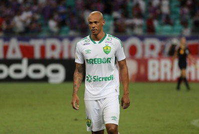 Vasco busca contratação de zagueiro do Cuiabá