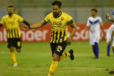 Zagueiro paraguaio é sondado por Fluminense e Vasco para 2022, diz site