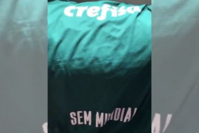 Torcedor compra camisa do Palmeiras, mas a recebe personalizada com a frase 'sem Mundial'