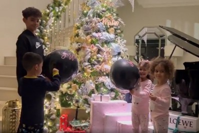 Em vídeo, Cristiano Ronaldo revela sexo dos gêmeos