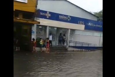 Vídeo: Temporal causa alagamentos e deixa moradores ilhados em diversos bairros de Mesquita