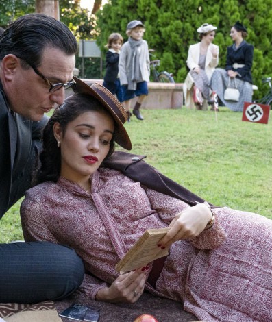 Cenas de 'Passaporte para Liberdade', com Sophie Charlotte e Rodrigo Lombardi - Divulgação/Globo