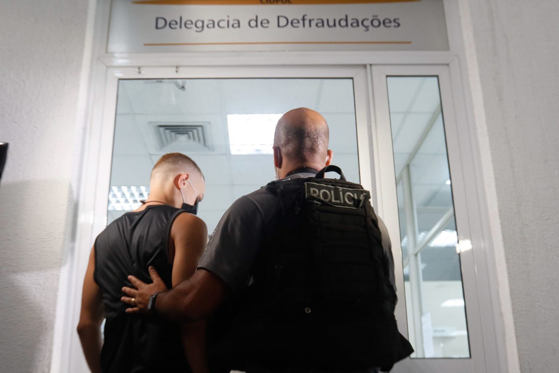 Suspeito foi conduzido para a Cidade da Pol&iacute;cia durante Opera&ccedil;&atilde;o Bergon  - Reginaldo Pimenta