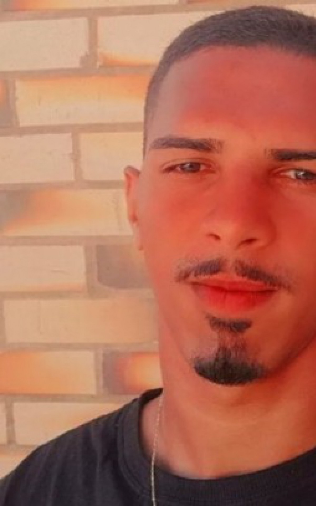 Alessandro Paiva comemorava o anivers&aacute;rio de um amigo quando foi atingido
