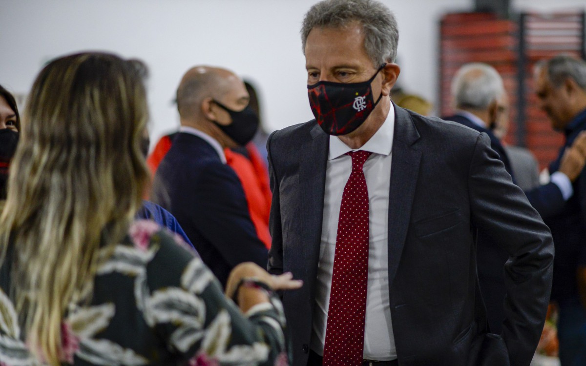 Jogador do Flamengo rebate críticas de torcedores nas redes sociais: Antes de falar é bom saber