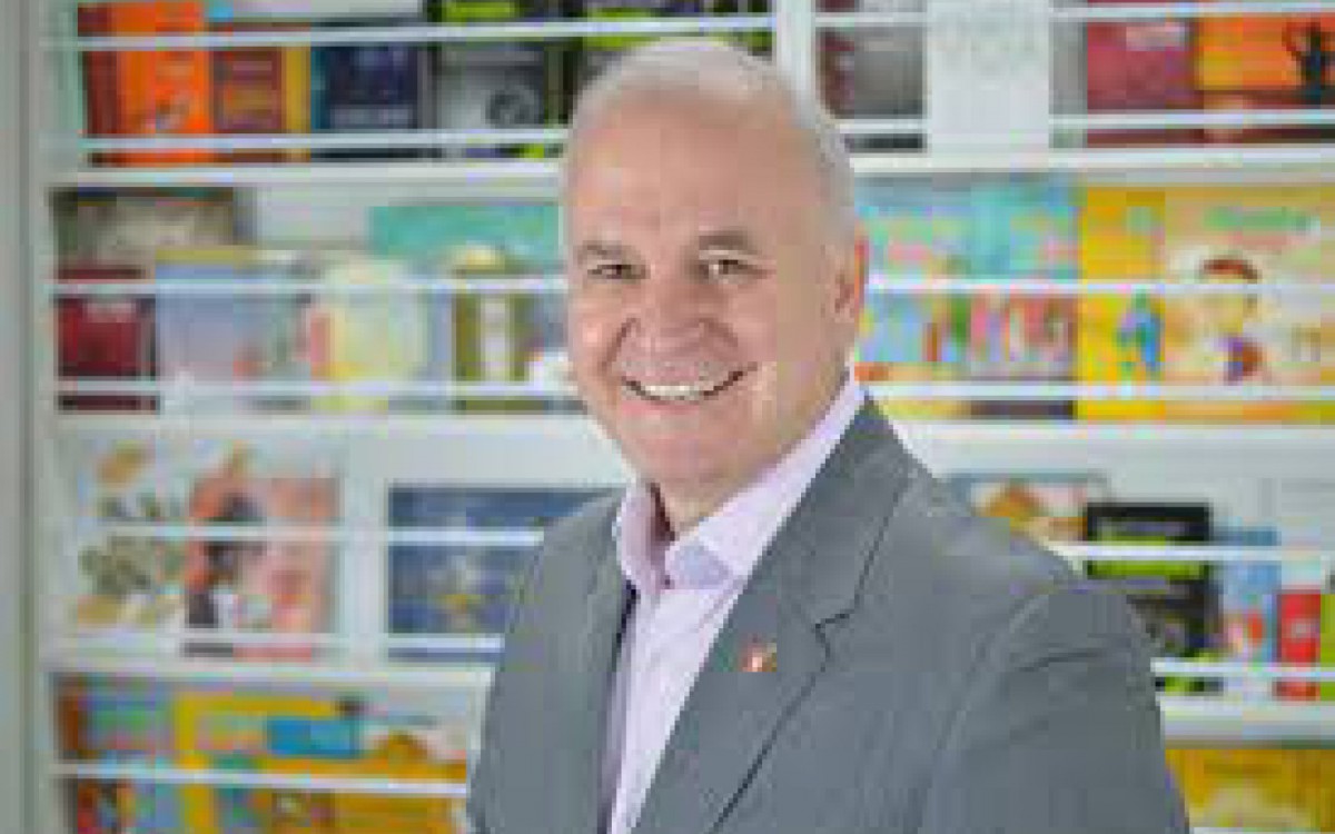 Custo do material escolar pode pesar no or&ccedil;amento das fam&iacute;lias. Anteced&ecirc;ncia e planejamento ajuda a economizar, aponta educardo financeiro Reinaldo Domingos