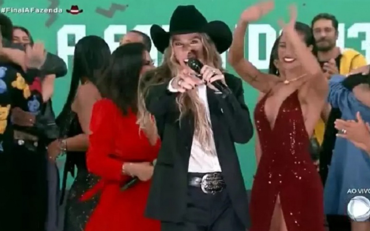 Adriane Galisteu afirma que estar&aacute; de volta em 'A Fazenda 14'