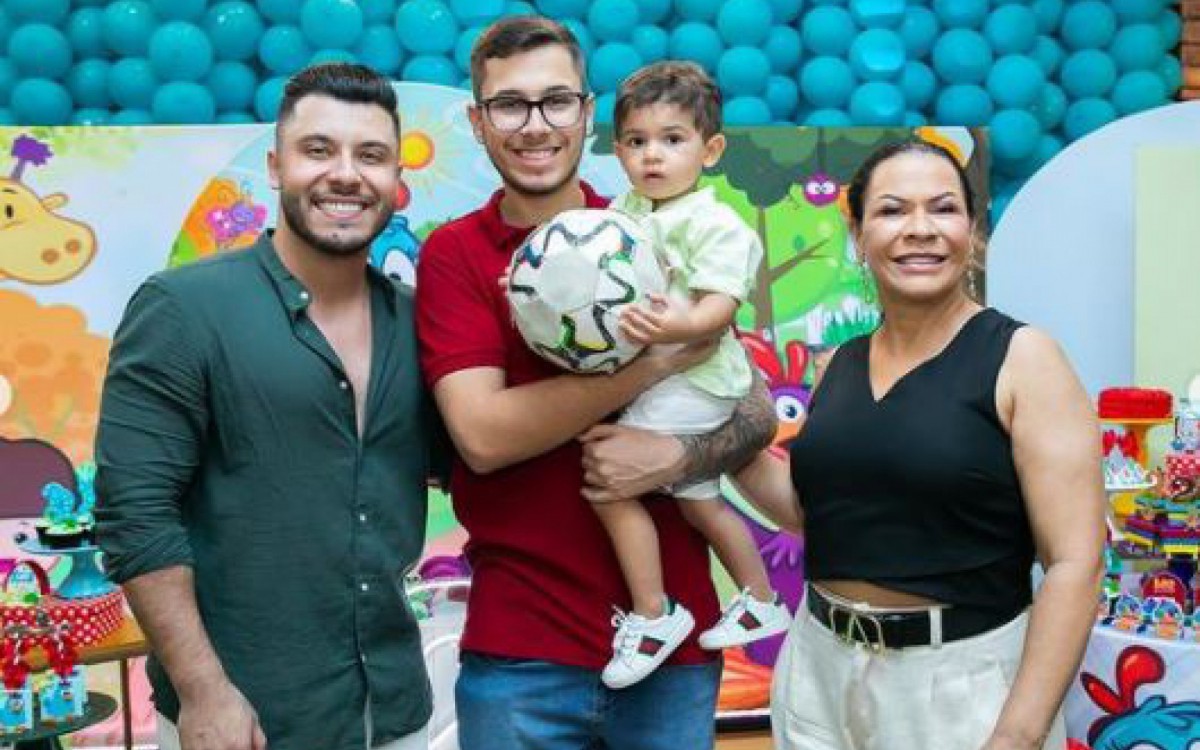 Filho de Mar&iacute;lia Mendon&ccedil;a e Murilo Huff comemora dois anos de idade