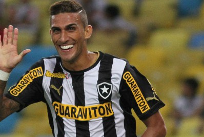 Vasco não demonstra interesse por ex-atacante do Botafogo oferecido por empresário