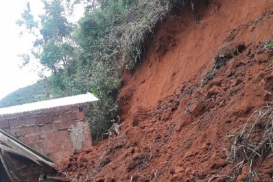 Chuvas desta tarde começam a fazer estragos em Petrópolis