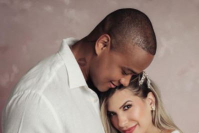 Lore Improta fala sobre dinheiro de Léo Santana após crítica de seguidor