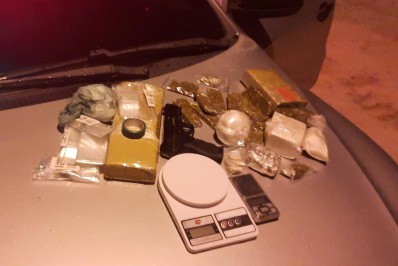 'Uber do tráfico' é preso com cerca de 2,5 kg de drogas e réplica de arma em Barra de São João
