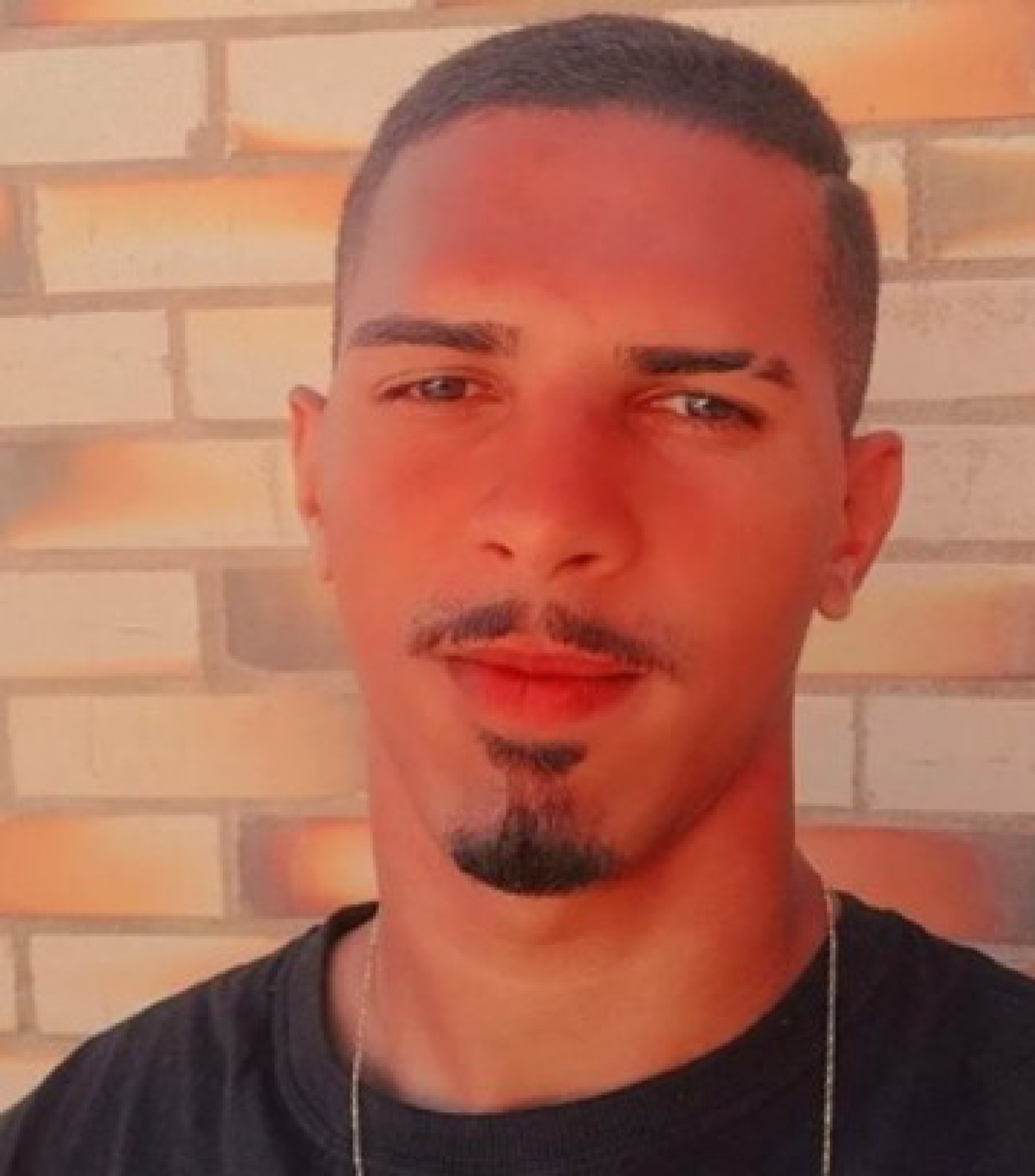 Alessandro Paiva comemorava o anivers&aacute;rio de um amigo quando foi atingido  - Letycia Rocha (RC24h)