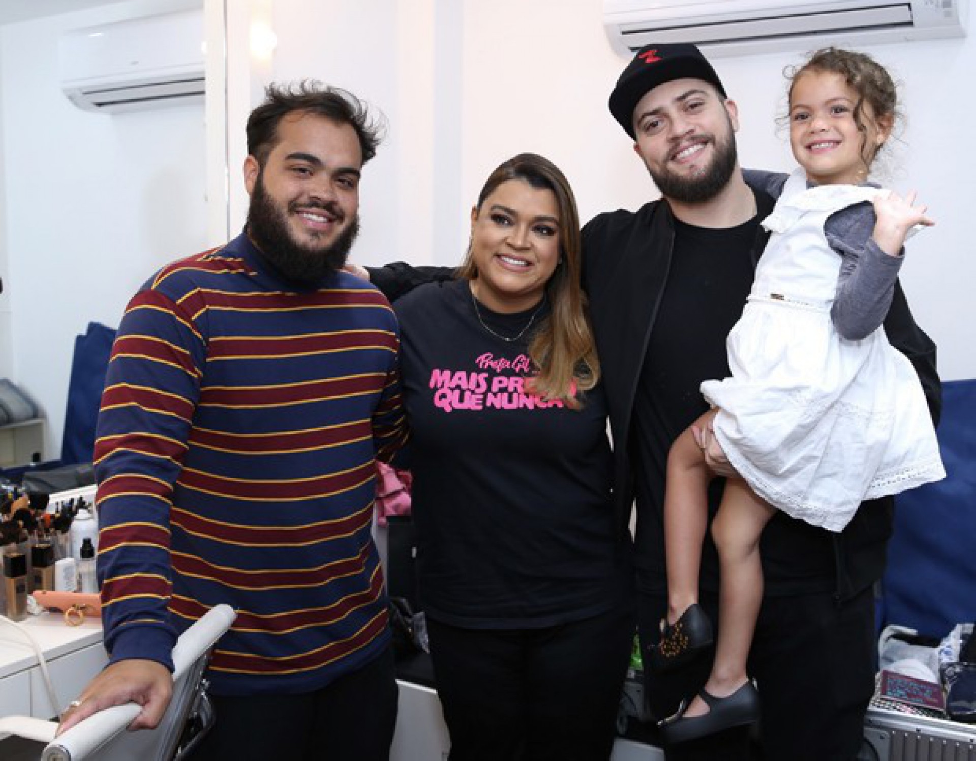 Preta Gil com o marido, Rodrigo Godoy, o filho, Fran, e a neta, Sol de Maria, em 2020 - Reprodução