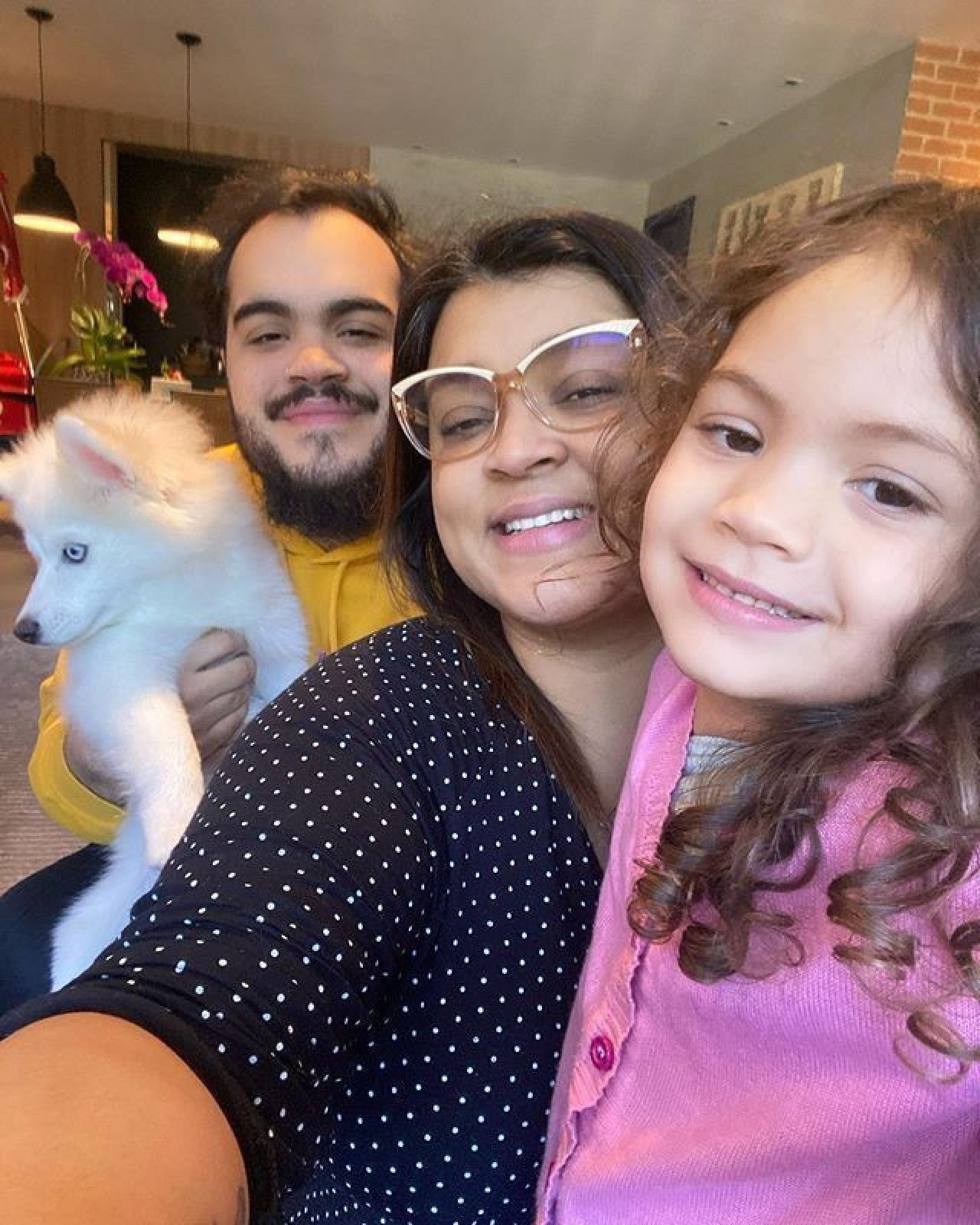 Preta Gil com o filho, Fran, e a neta, Sol de Maria, em 2020 - Reprodução