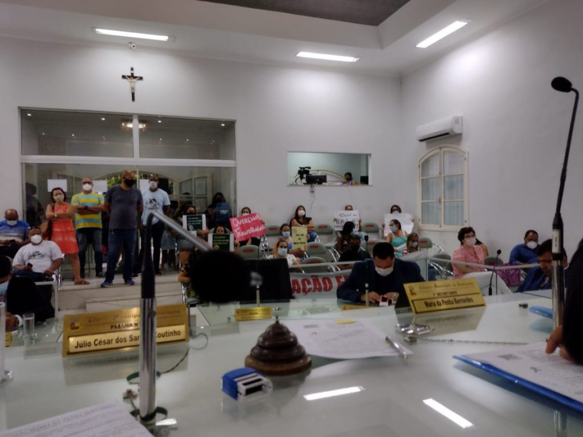 De acordo com relatos, funcion&aacute;rios do Legislativo ocuparam todos os assentos dispon&iacute;veis na C&acirc;mara e o port&atilde;o j&aacute; estava fechado antes do inicio da sess&atilde;o - Luiz Felipe Rodrigues (RC24h)