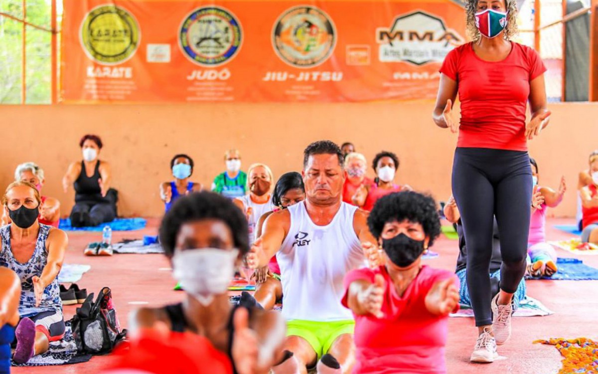 A professora Jaqueline Cruz &eacute; quem ministra as aulas de pilates