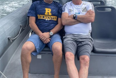 Sem agenda oficial, Bolsonaro faz passeio de lancha em Guarujá