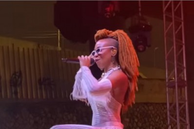 Karol Conká sobe ao palco após dois anos: 'A vida depois do tombo é mais satisfatória'