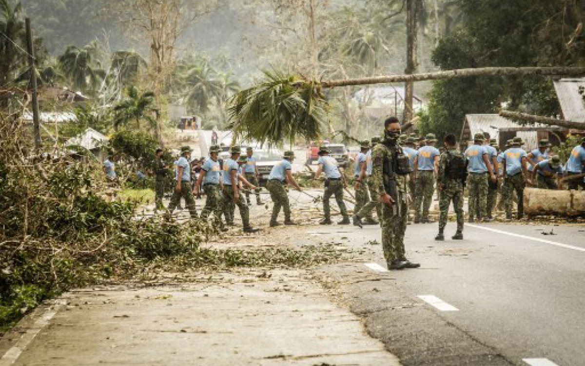 Passagem do tuf&atilde;o Rai deixa pelo menos 109 mortos nas Filipinas