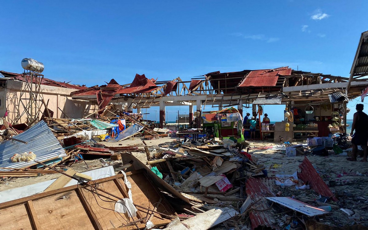 Passagem do tuf&atilde;o Rai deixa pelo menos 109 mortos nas Filipinas