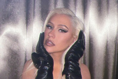 Sensual! Christina Aguilera completa 41 anos, posa nua e mostra corpão