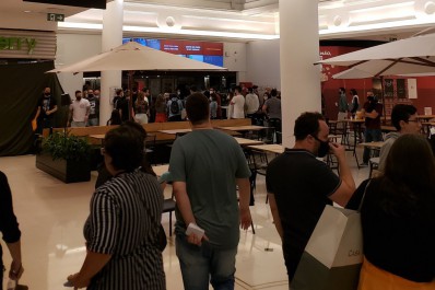 Mulher joga spray de pimenta em crianças após descobrir o que acontece em filme do 'Homem Aranha'