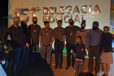 Equipe da 151ª DP publica foto do reencontro da jovem Nicole com a família