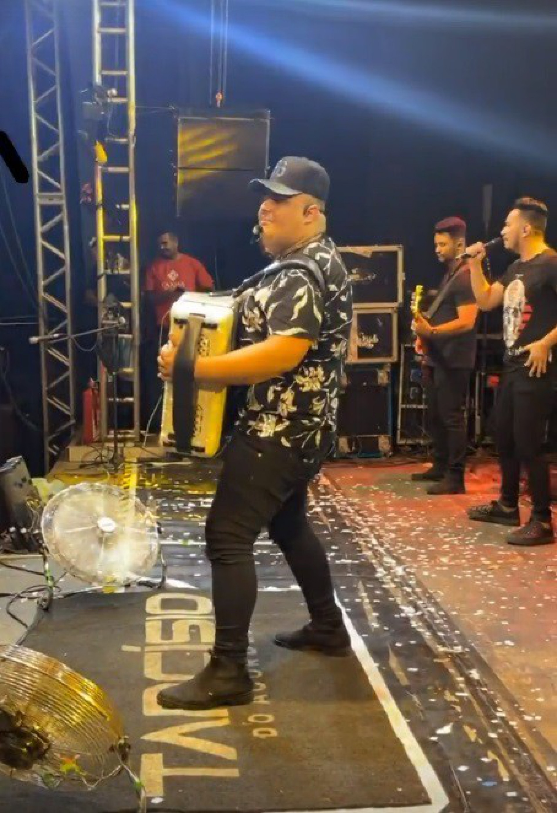 Tarcísio do Acordeon - reprodução de vídeo